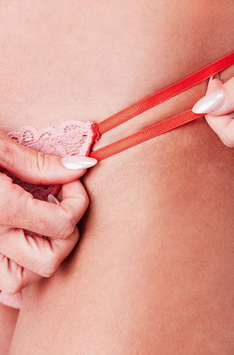 V26_Calcinha_String_Renda_Kayla--1-