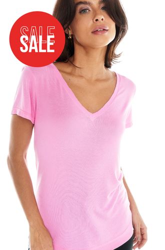 Camiseta Decote V Malha Basic Tees